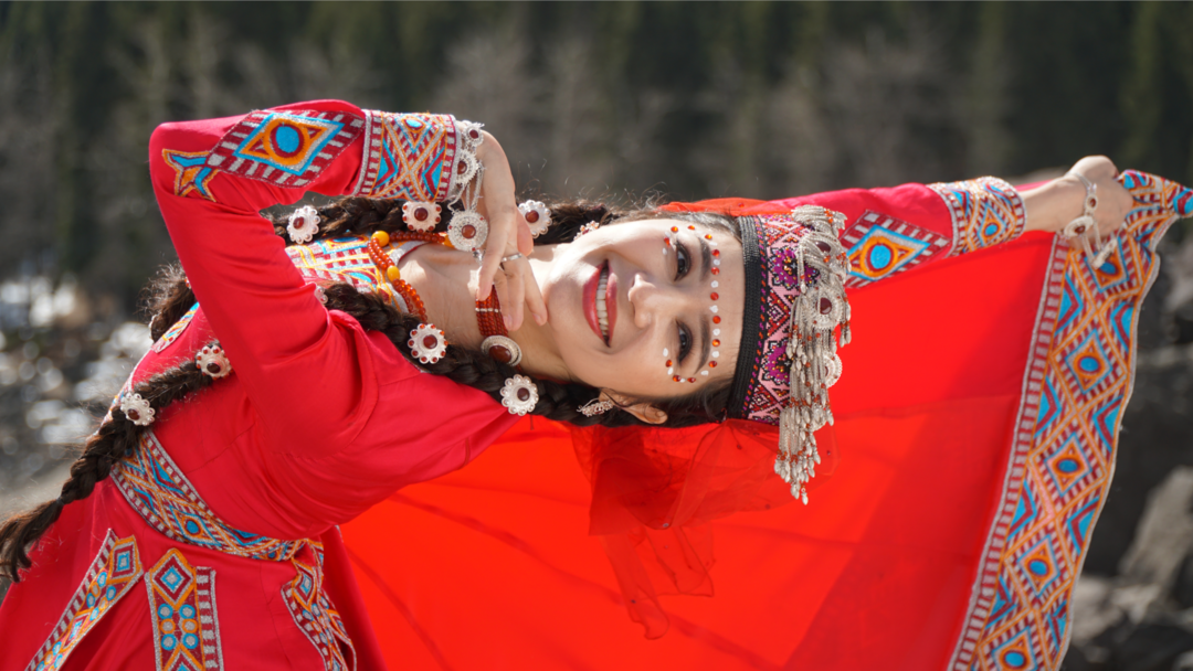 新青年上封面丨以舞述史舞剧五星出东方女主角古丽米娜文物的背后是