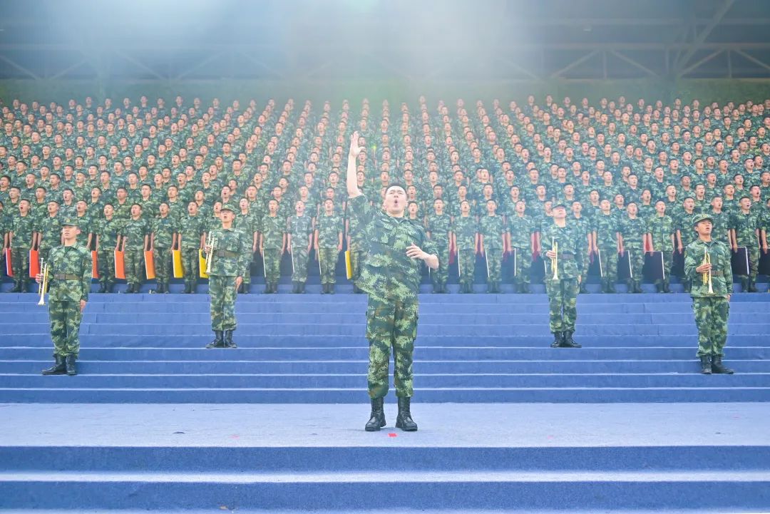 凝聚青春力量绽放时代光彩武警部队举办青春向党百年路奋进喜迎二十大