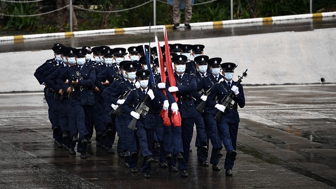 每一步都更靠近祖国7月1日香港警队全面转用解放军队列