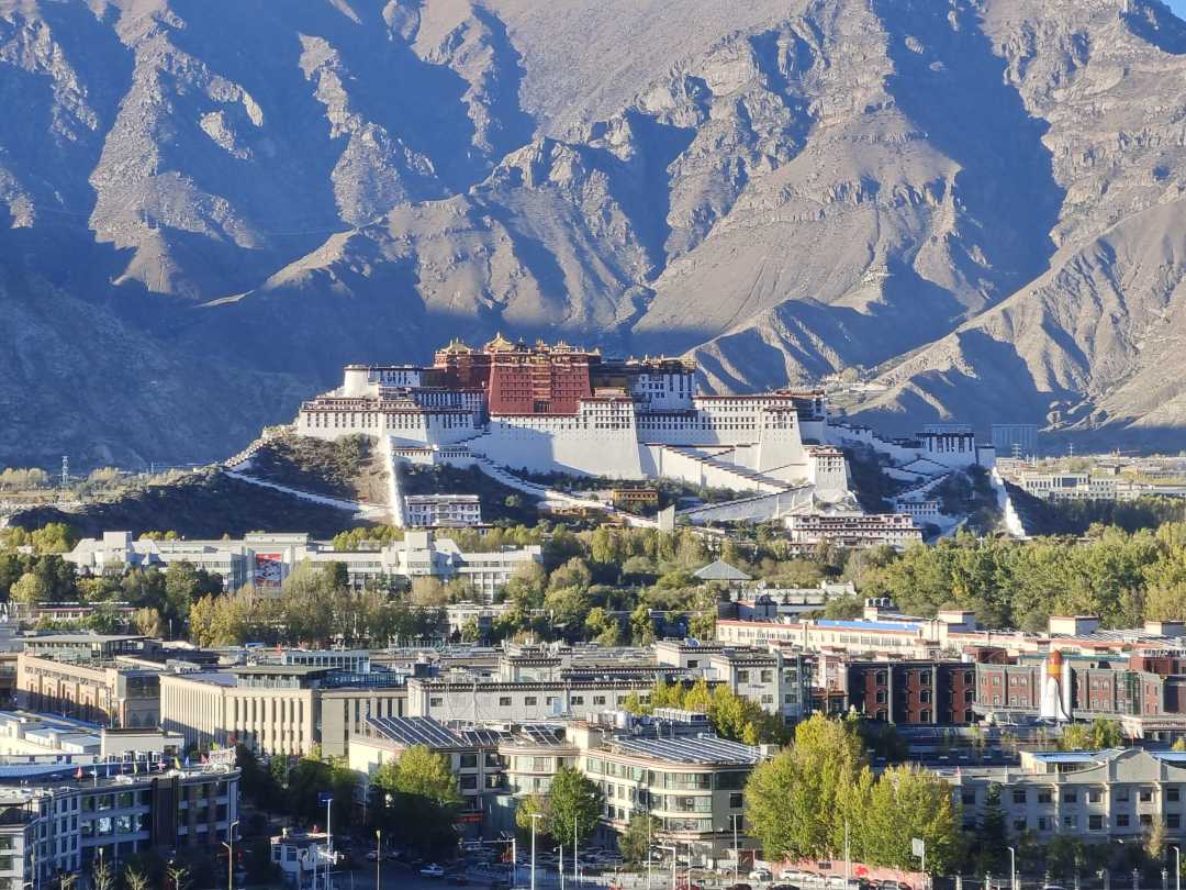 拉萨市城区一角.贺建明摄