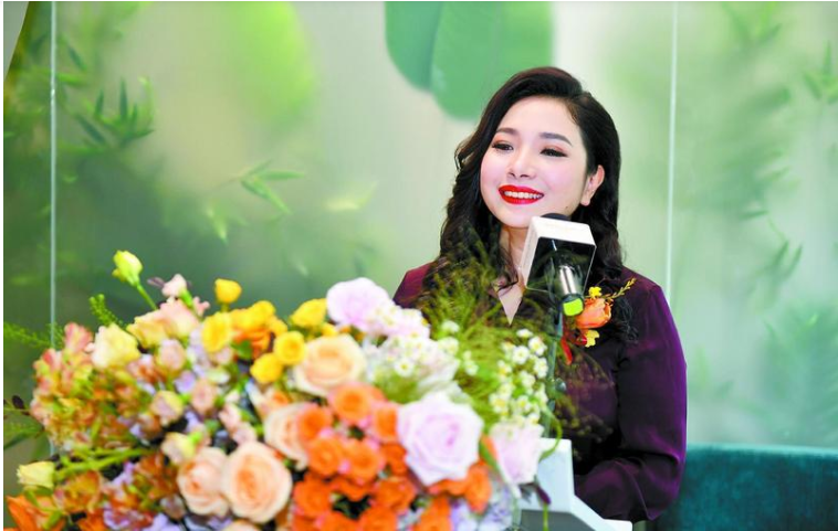 新世界发展有限公司执行董事,新世界中国董事兼行政总裁黄少媚阐述了"