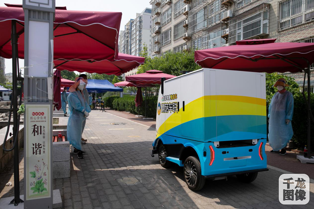 快递不进小区自动驾驶车助力北京顺义社区无接触配送