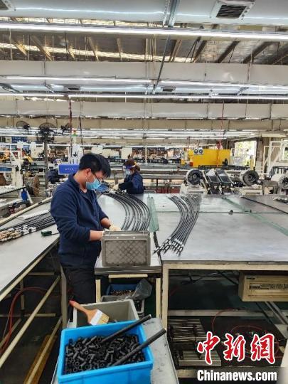 图为封闭管理中的康斯博格莫尔斯工厂。　上海浦东新区官方供图