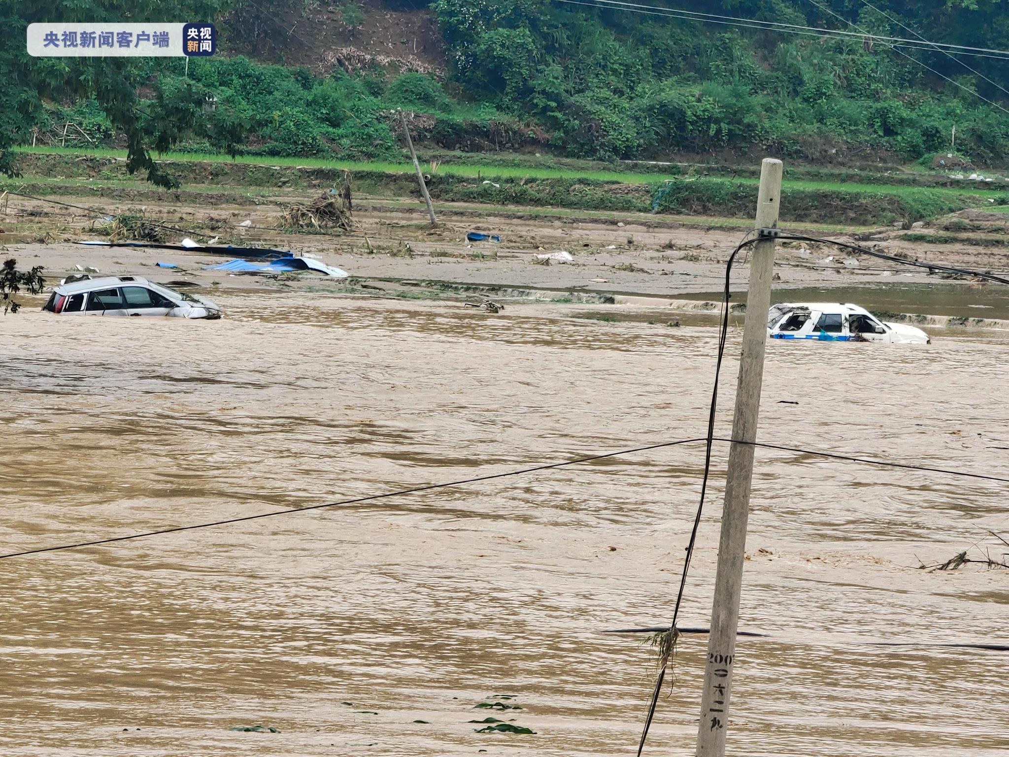 广西百色乐业县新化镇多个村庄遭遇凶猛洪水 民房农田被淹
