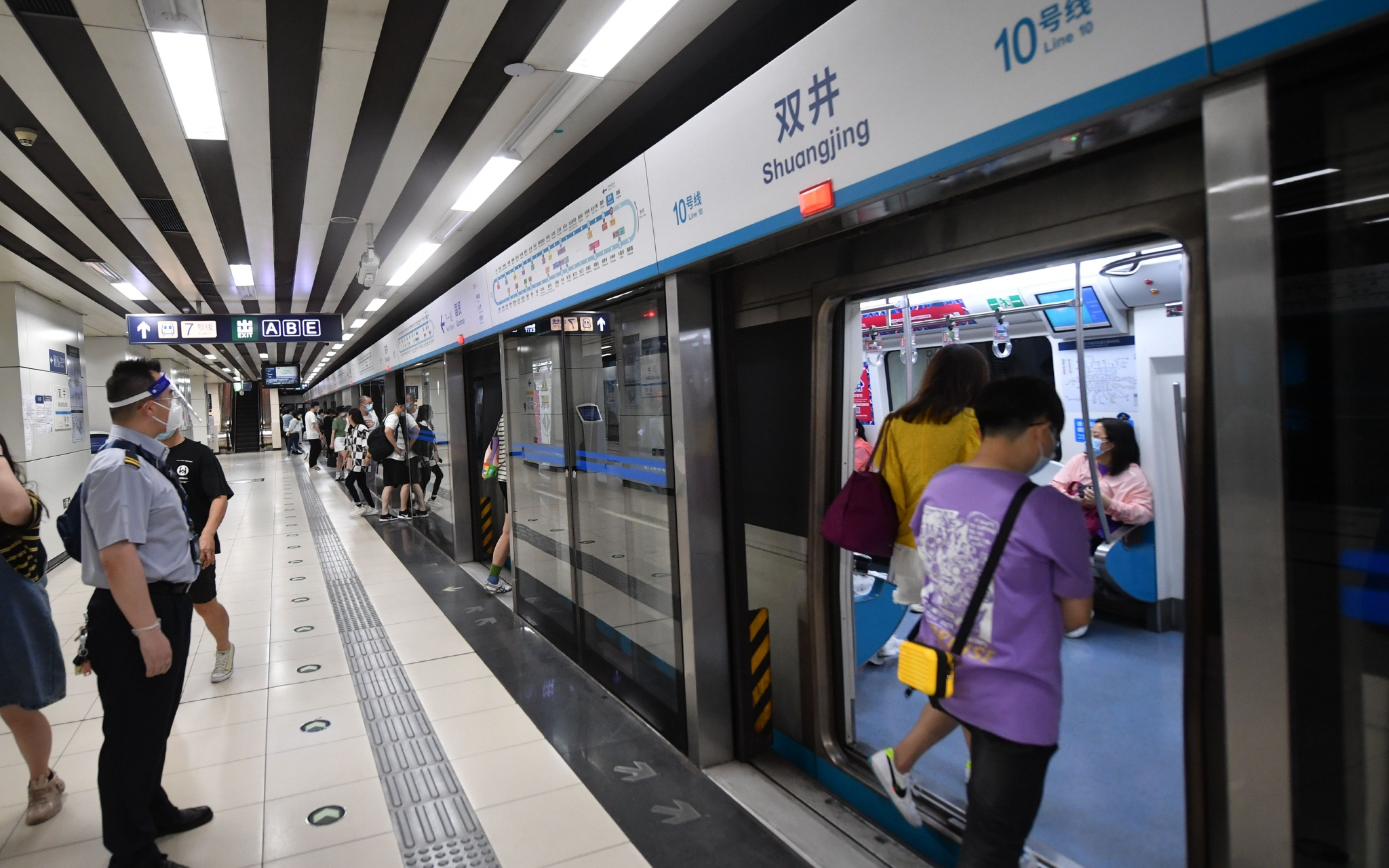 今起北京多区地铁公交恢复运营部分车站仍采取封站措施