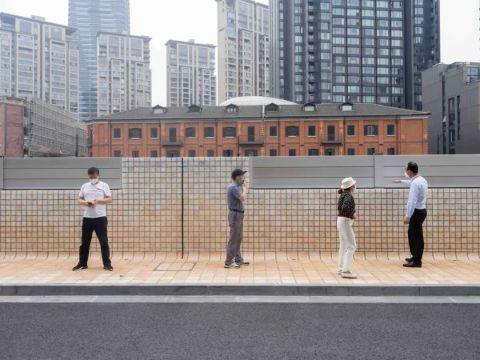 苏州河岸被插上挡板遮挡观景官方回应系插板式防汛墙