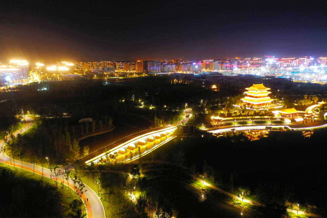 图说雄安瞰夜幕下雄安金湖公园流光溢彩