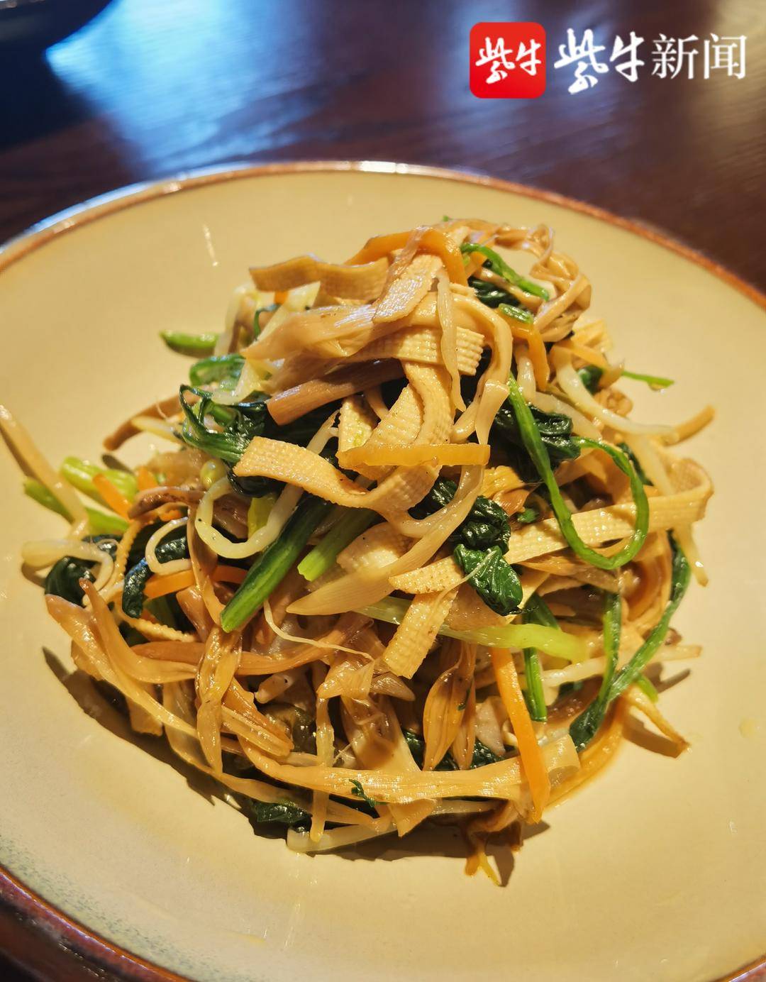 "江苏小厨娘餐饮管理有限公司董事长嵇小丽介绍,小厨娘有40家连锁店