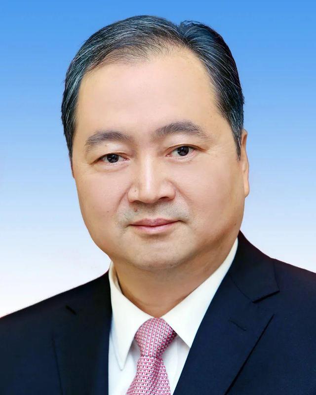 郑新聪历任泉州市委副书记,市长,泉州市委书记,市人大常委会主任,福建