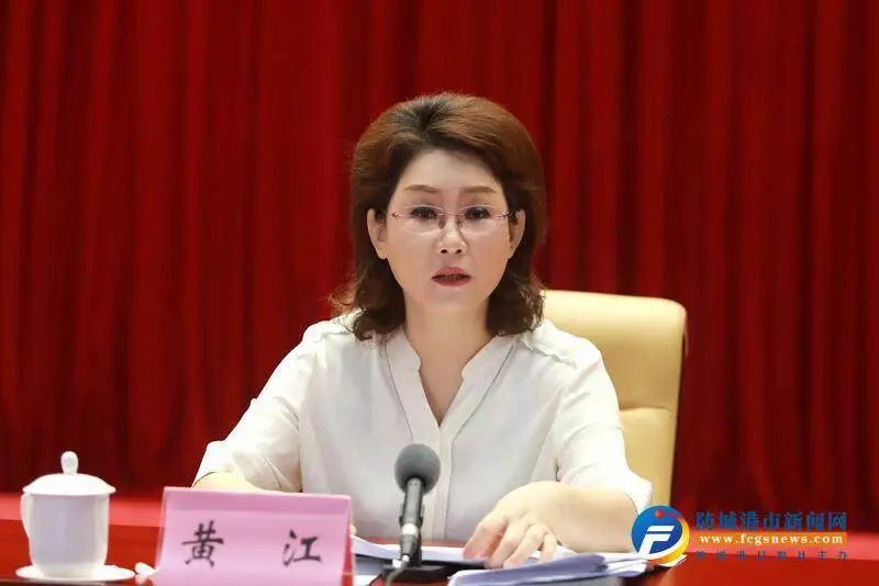 防城港市召开贯彻落实全国全区稳住经济大盘部署全力以赴做好上半年