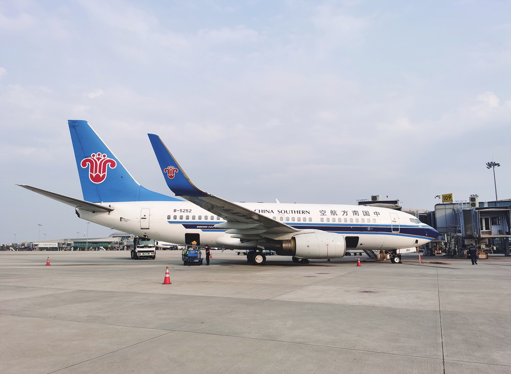 本报讯 日前,航空工业租赁与中国南方航空(5.730,0.14,2.