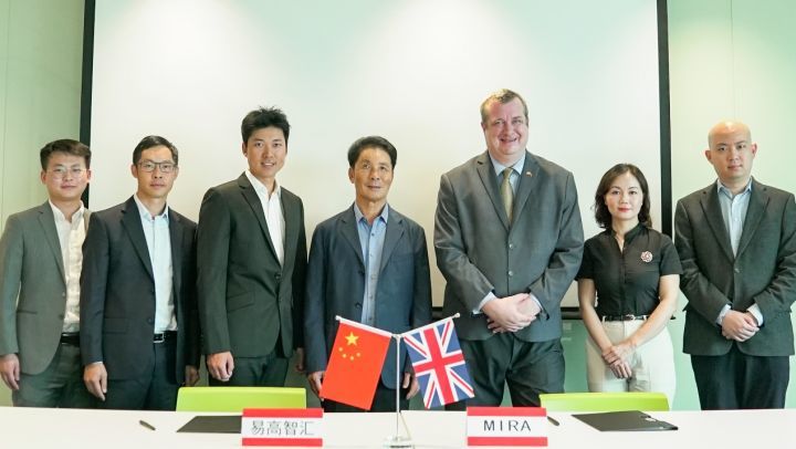 　　(签约仪式现场)