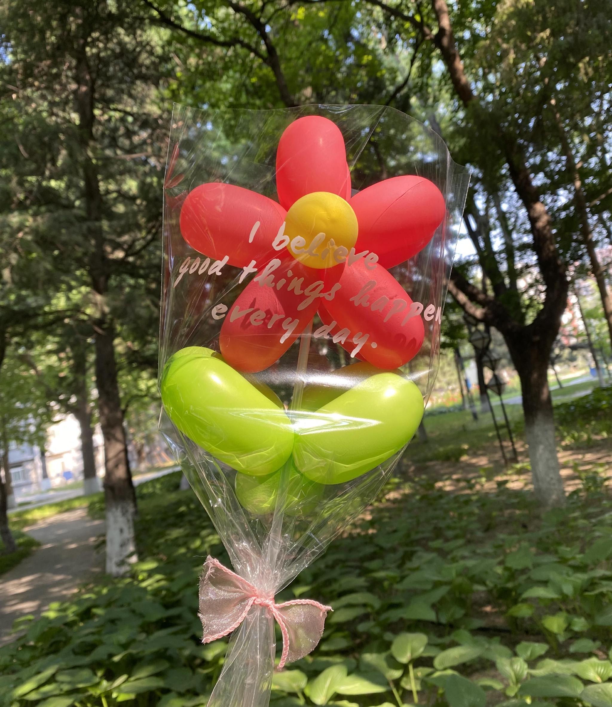 学生自己做的气球花束.作者供图