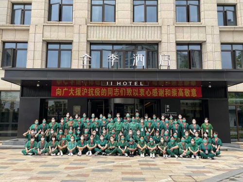 　　图：全季酒店欢送江苏援沪医疗队撤离