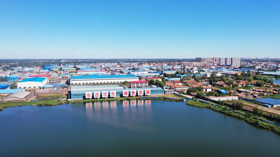 图为文安县左各庄镇人造板产业转型示范区一角.郑佳庆摄