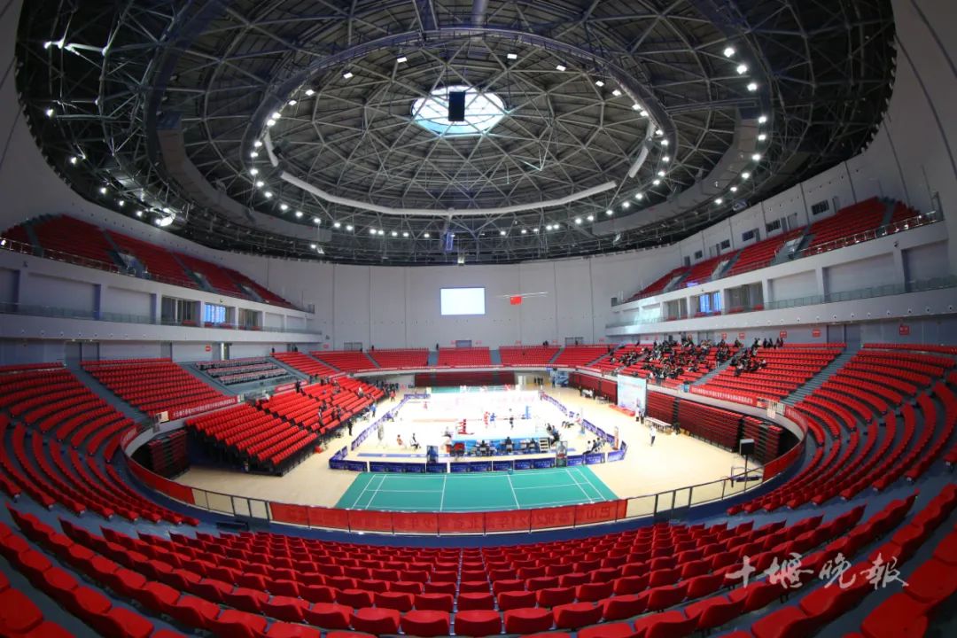 广州奥体中心篮球场图片