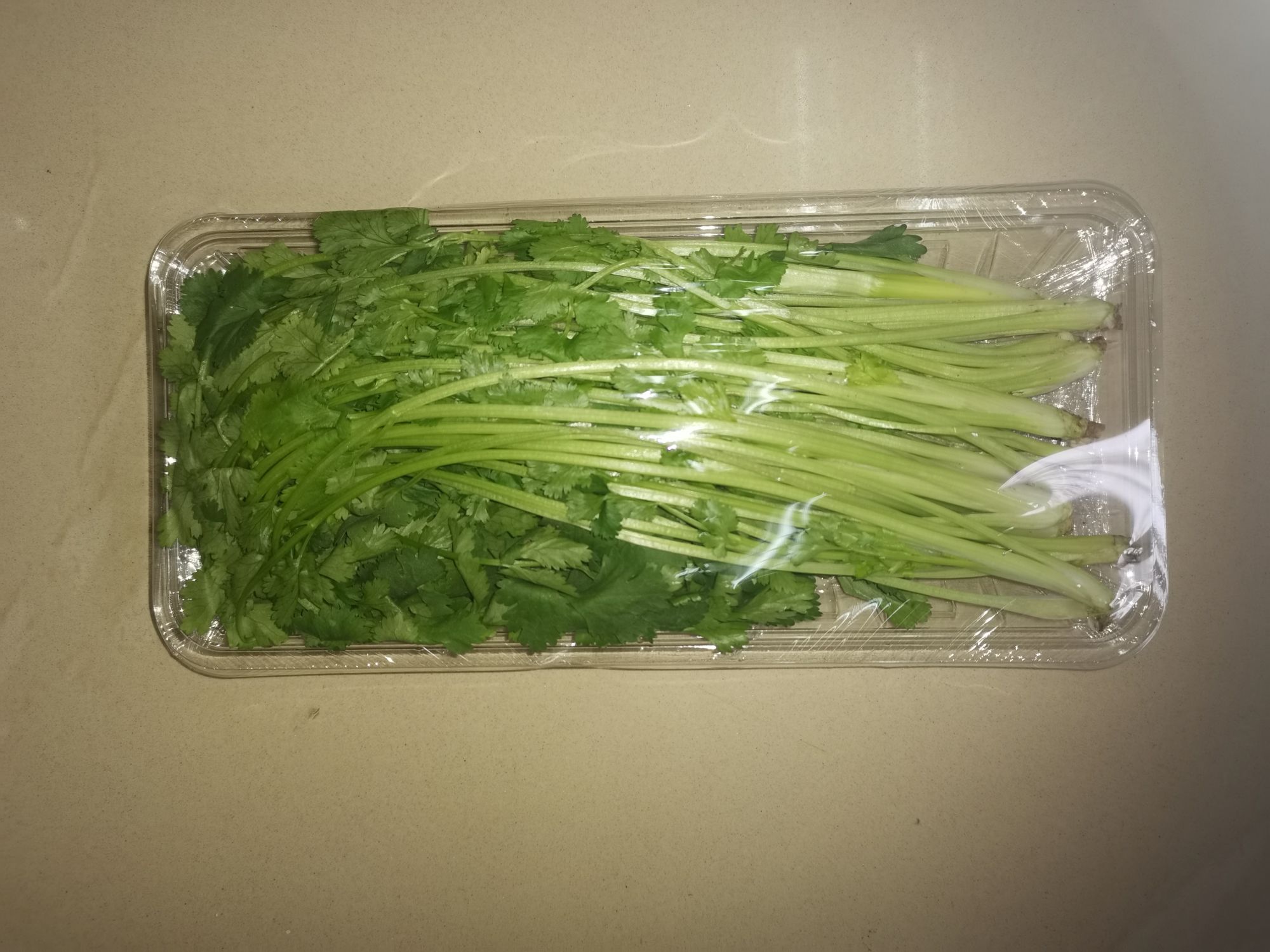香菜托盘 保鲜膜包装方式