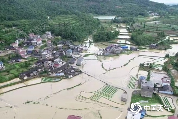 6月1日至2日，貴州多地遭遇強降雨，河水暴漲農田被淹。（圖/滕勝雲）