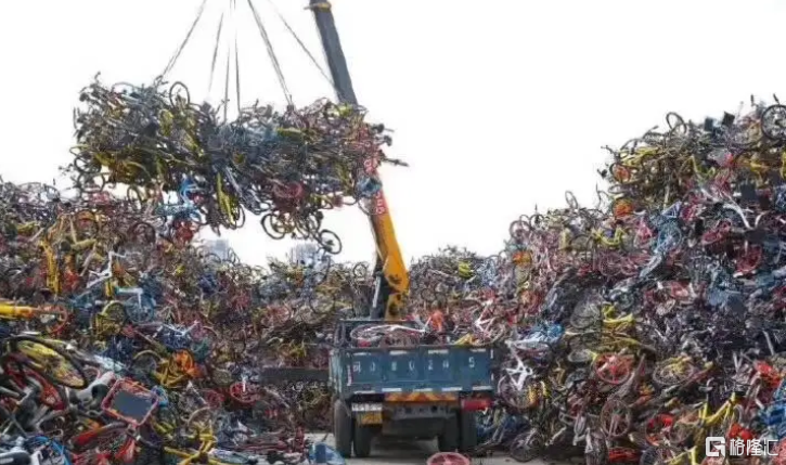 废弃的共享单车，来源：百度