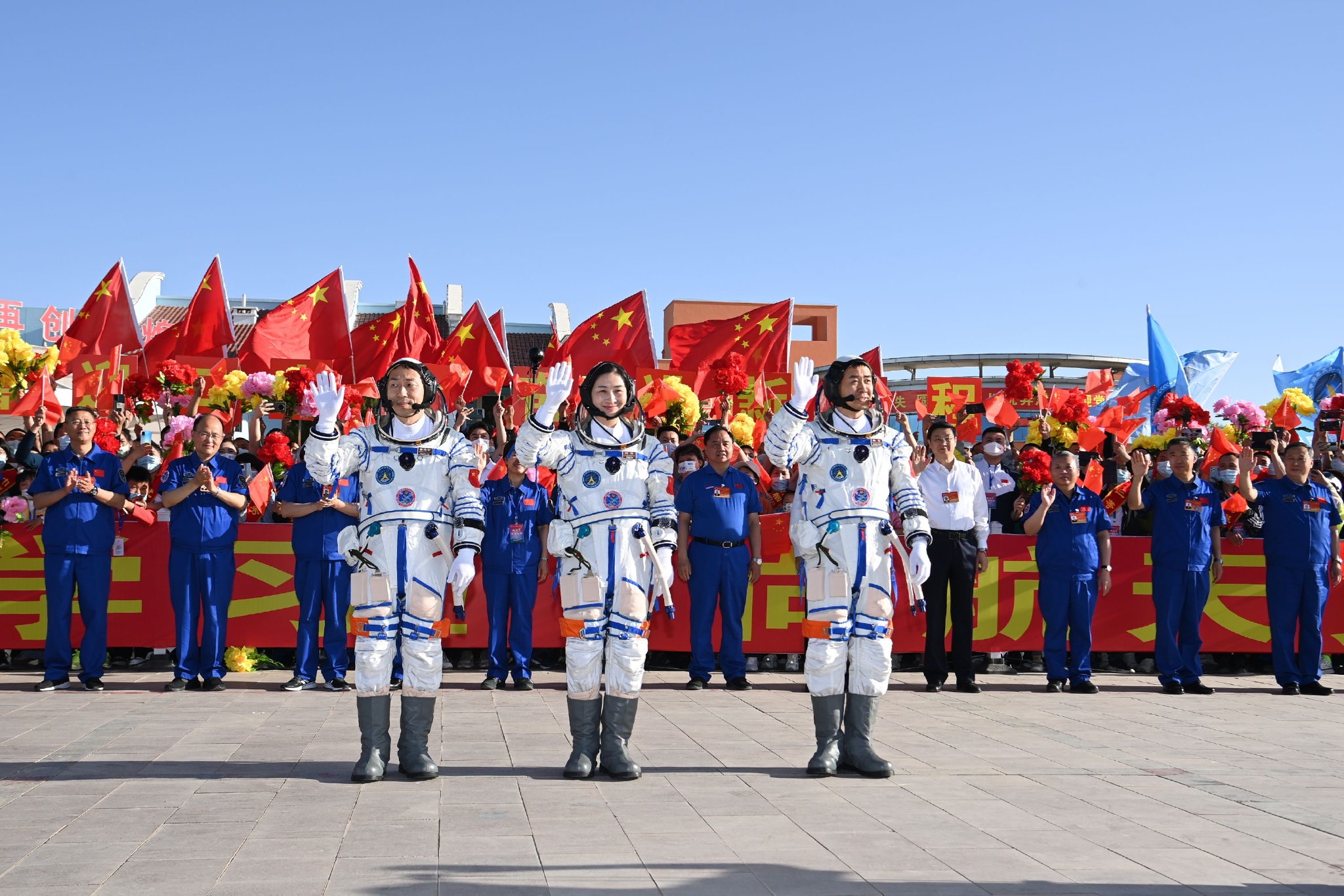神舟十四号载人飞行任务航天员乘组出征仪式举行