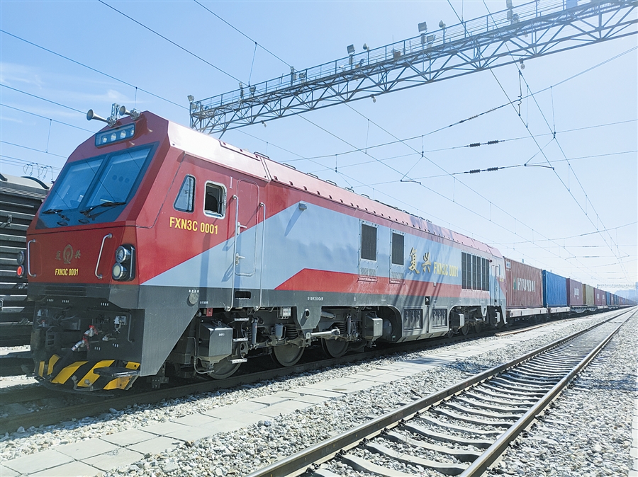 受访单位供图近日,由中车大连公司自主研发的fxn3c型内燃机车抵达