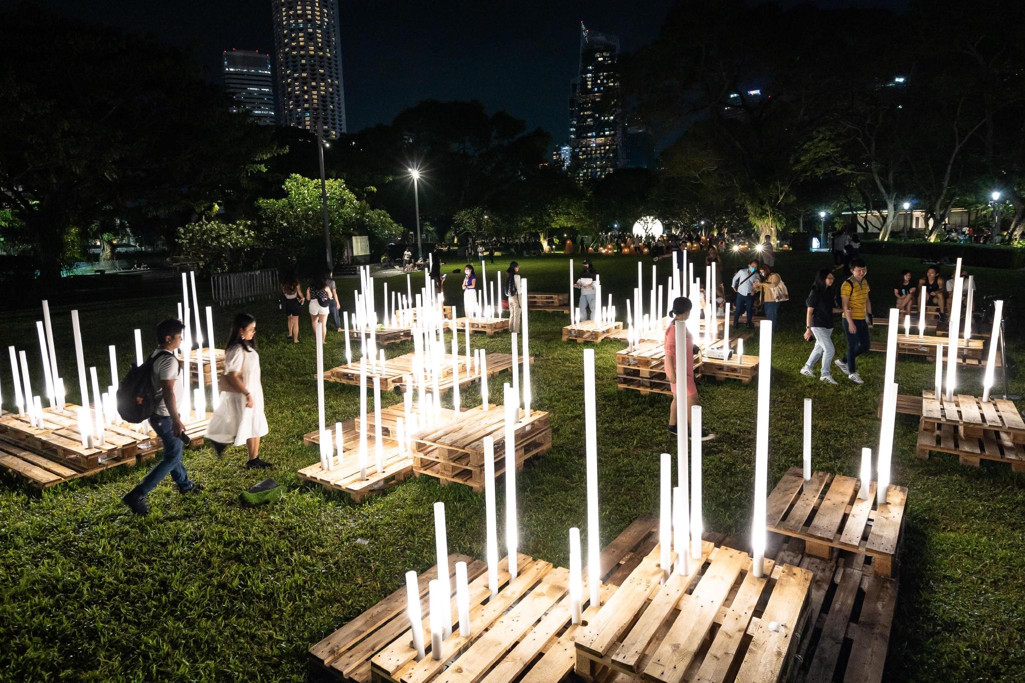 此次灯光节有来自14个国家的20多件灯光艺术作品展出.