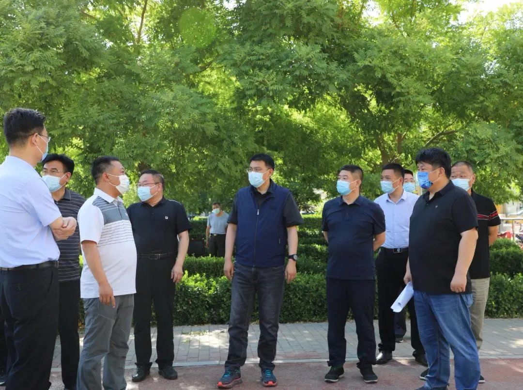 5月30日,宁晋县委书记王涛到奥体广场小区,天一广场,四季公园,法苑