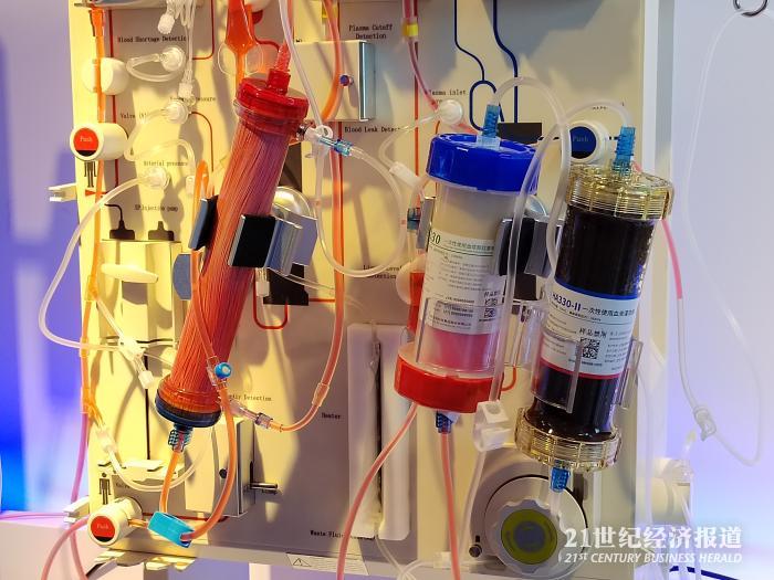(健帆生物分娩的“一次性使用血液灌流器”,照相/彭敏静)