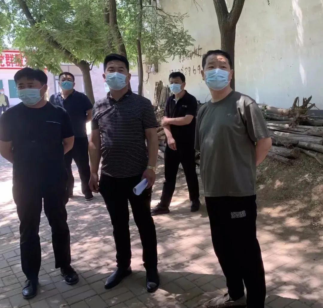 6月2日,广宗县委书记李行军到府前街,沙丘苑公园,北街社区检查督导