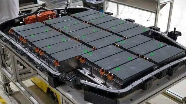 目前仅有少数车企在探索退役动力电池回收渠道等问题,如车企能自主