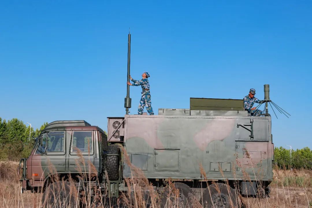 炎炎夏日带你体验通信兵的野外驻训