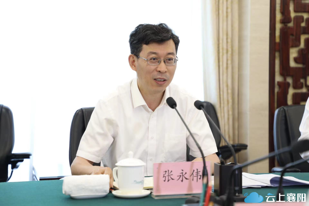 马旭明与张永伟就加快推进襄阳汽车产业转型发展进行座谈