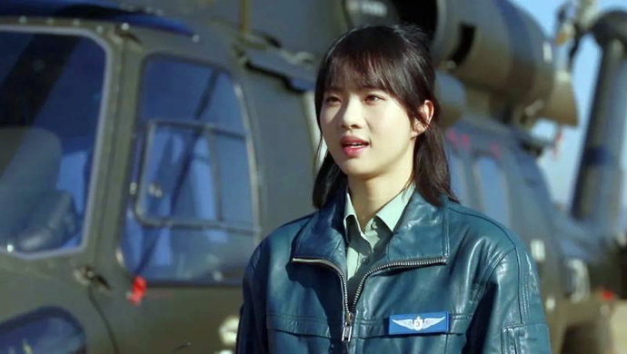 这位超飒的95后女飞登上高考作文题