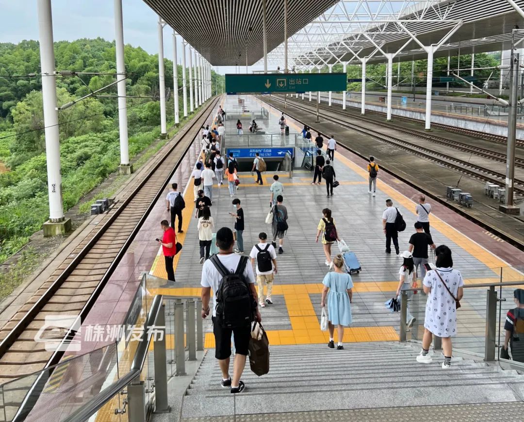 8:25分株洲西发车,16:08分到达北京西;北京西—株洲西(g503),14:48分