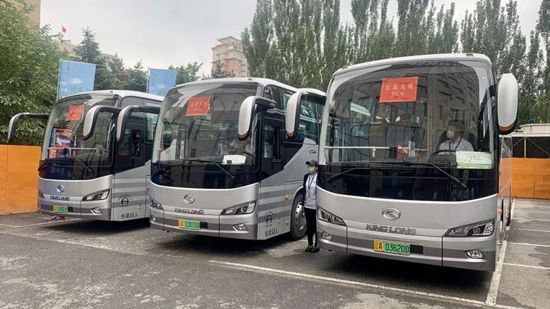 新能源接驳车。人民网 尹柏寒摄