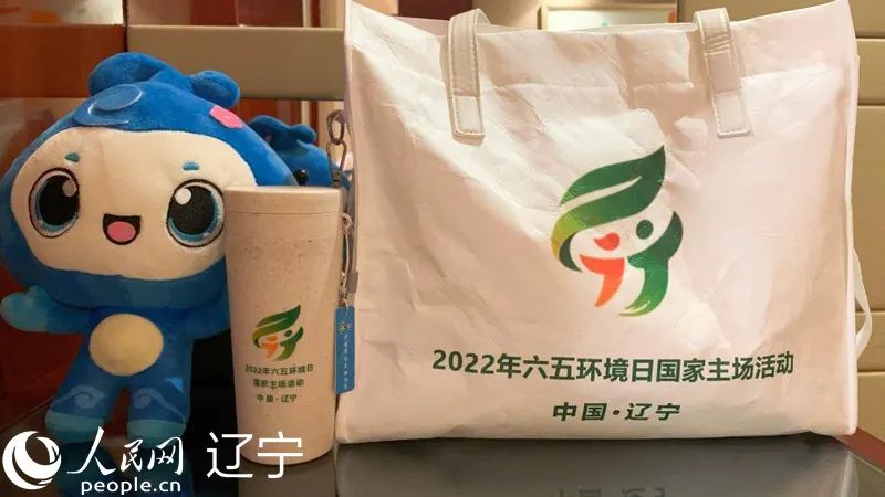 可降解材质制作的环保包。人民网 尹柏寒摄
