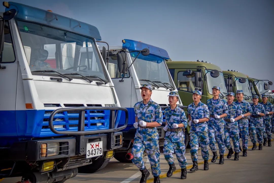 发挥着重要作用为战鹰能快速升空作战汽车是飞行保障的重要力量车辆