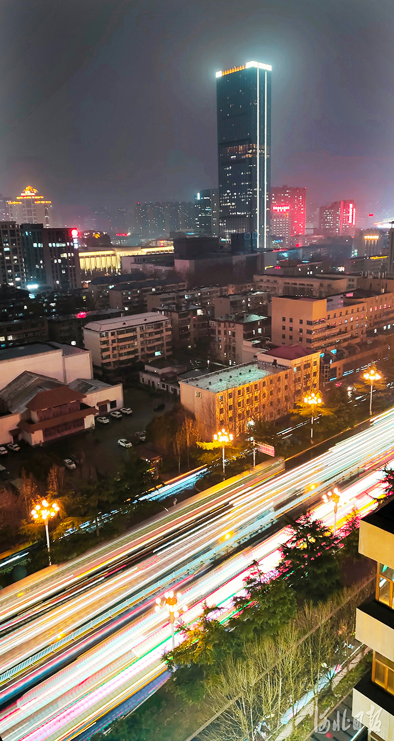 河北省石家庄市裕华路夜色如画.河北日报记者贾恒摄