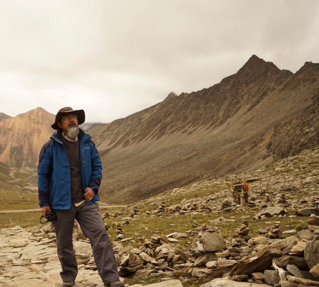 张祥龙在西藏。（摄影：单之蔷；图片由北京大学出版社提供）