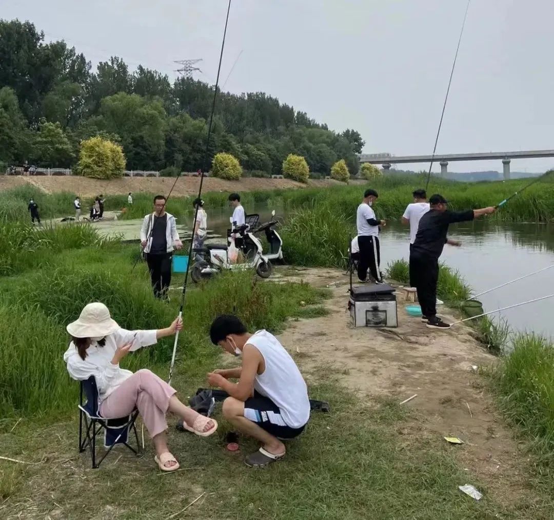 近期北京年轻人好喜欢钓鱼看起来身价过亿