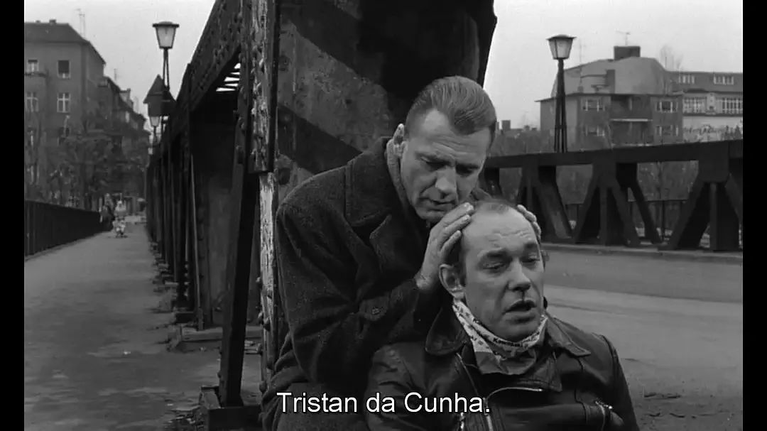 电影《柏林苍穹下》剧照