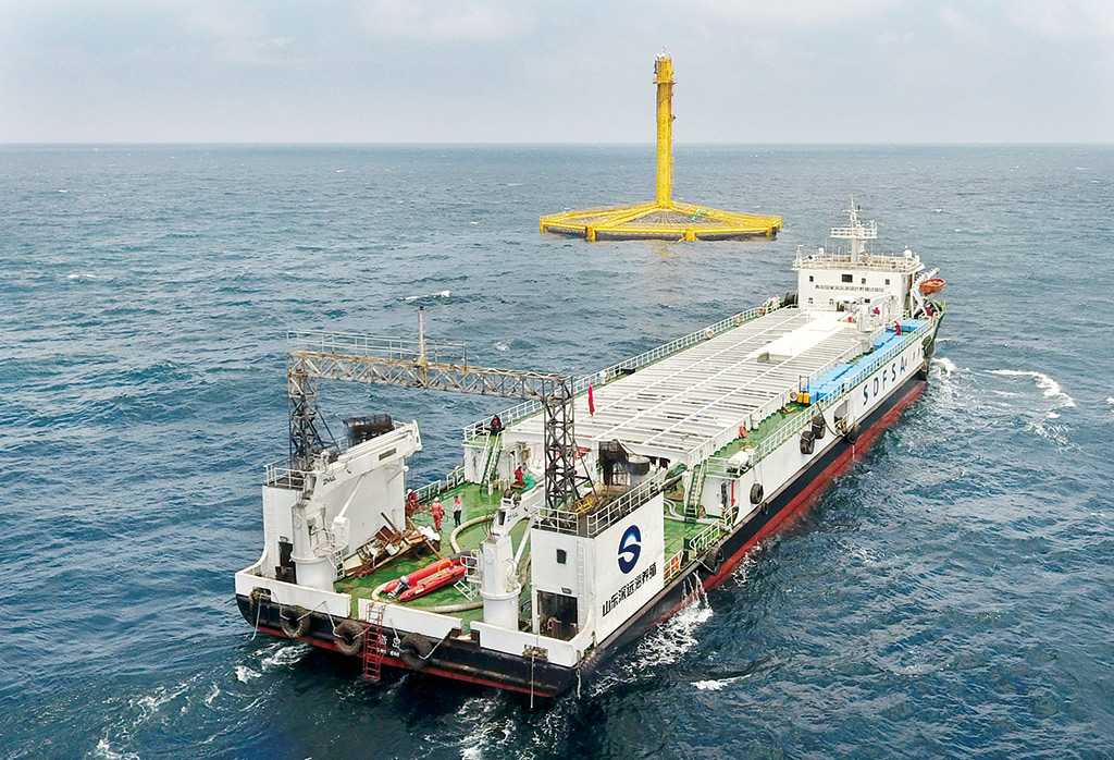 全球第一座全潜式深海渔业养殖装备"深蓝1号"成功收获我国首批深远海