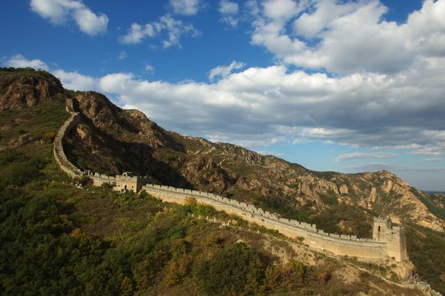 游客在秦皇岛市山海关老龙头景区游览(2018年8月17日摄).