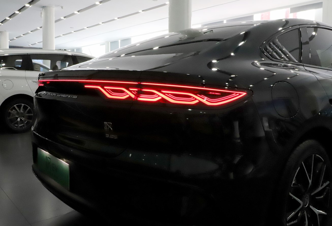 国潮设计诠释东方美学实拍比亚迪汉ev千山翠限量版