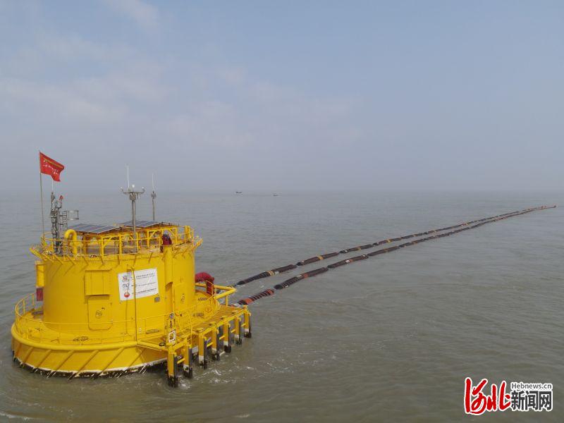 填补中国企业"双通道单点系泊系统"安装技术空白.通讯员杨将方摄
