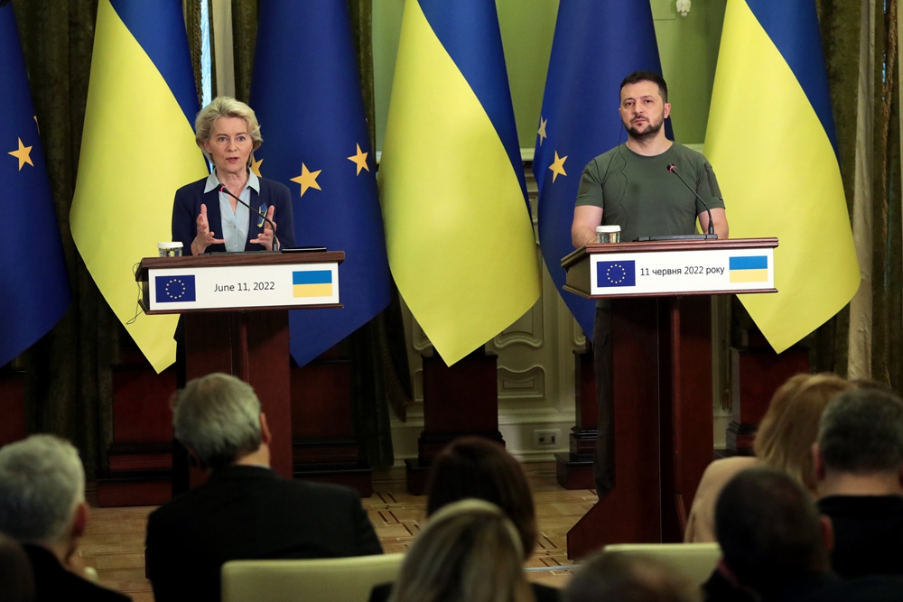 当地时间6月11日，乌克兰总统泽连斯基与欧盟委员会主席冯德莱恩进行会谈，并在会后举行联合记者会。图自澎湃影像