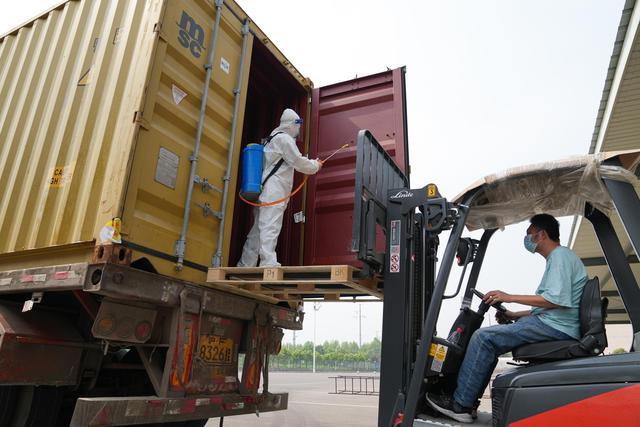 新京报快评首次通报通行过度防疫千方百计畅物流保复工