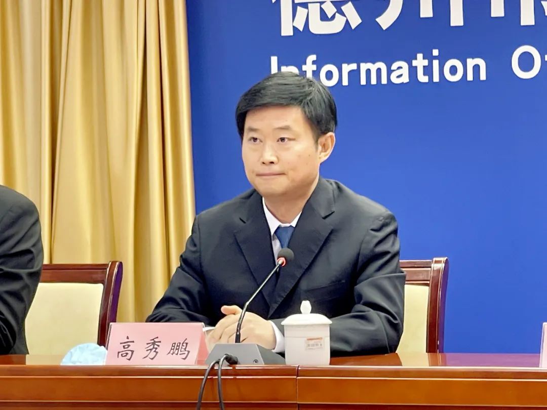 审批服务局党组书记,局长王拥军,市市场监管局党组书记,局长高秀鹏,市