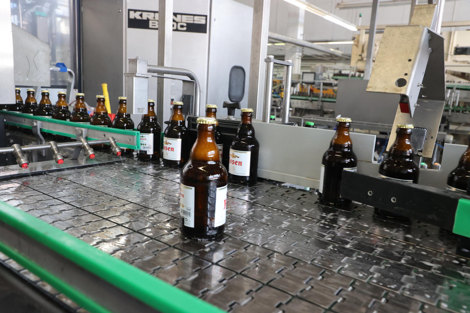 资料图.德国图林根州一啤酒厂生产线