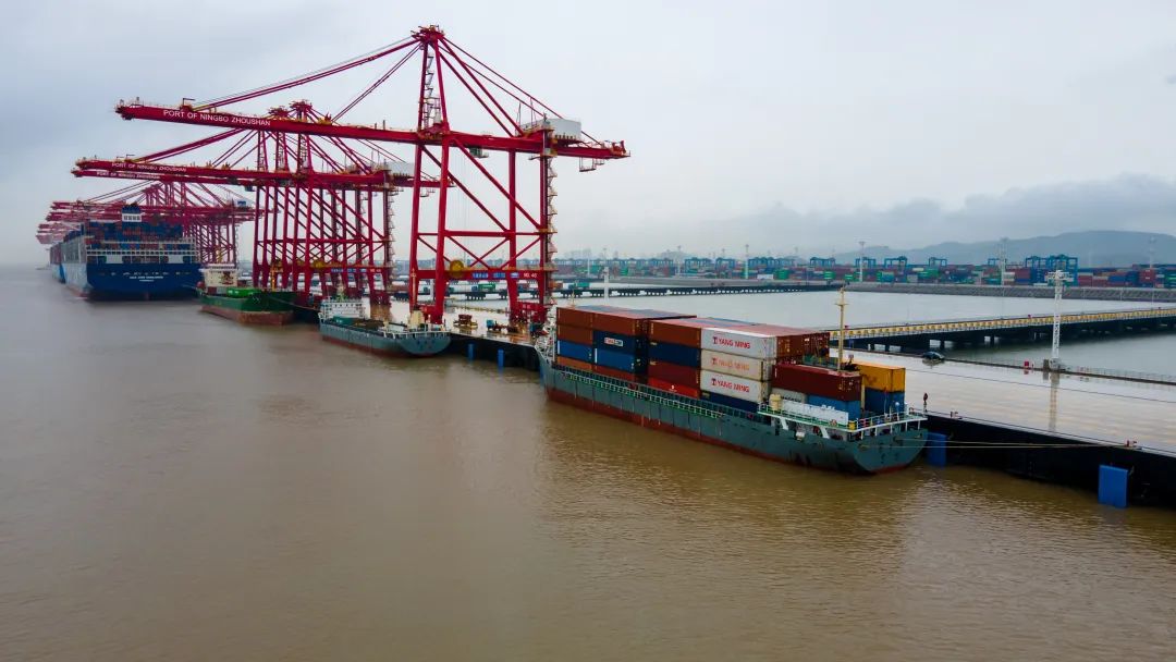 梅山港区9号集装箱码头泊位试运营.杨江琦 摄